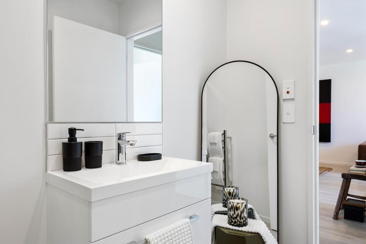 Serene Spaces On Tuam - 2 Bedroom Apartment 크라이스트처치 외부 사진